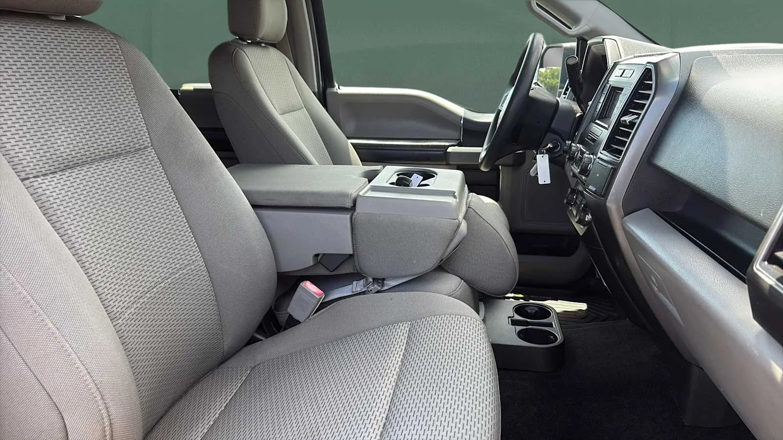 Ford F-150 photo 17