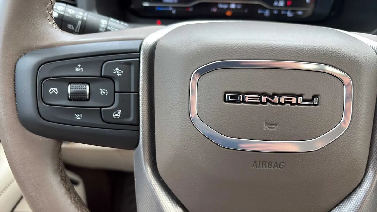 GMC Yukon photo 9