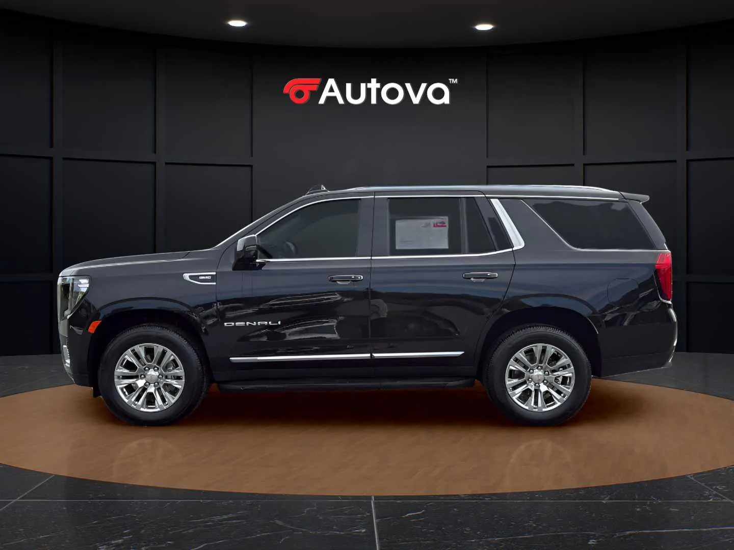 GMC Yukon photo 2