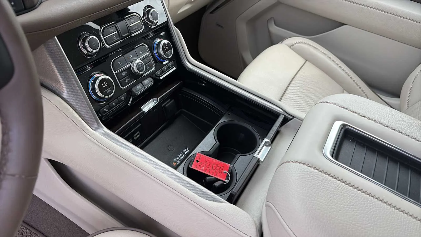 GMC Yukon photo 14