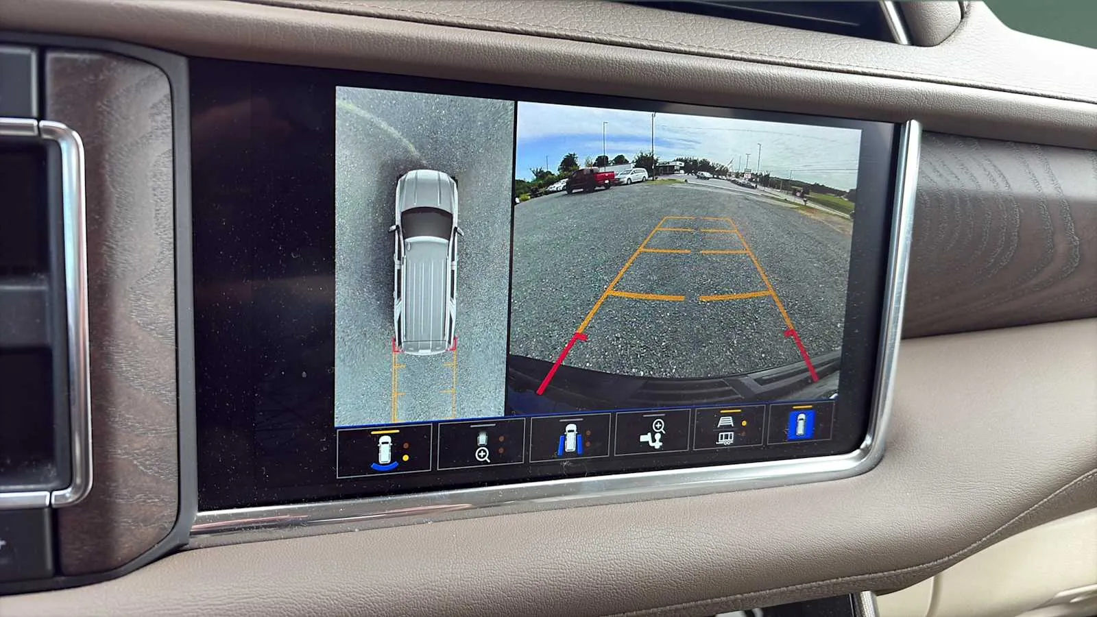 GMC Yukon photo 12