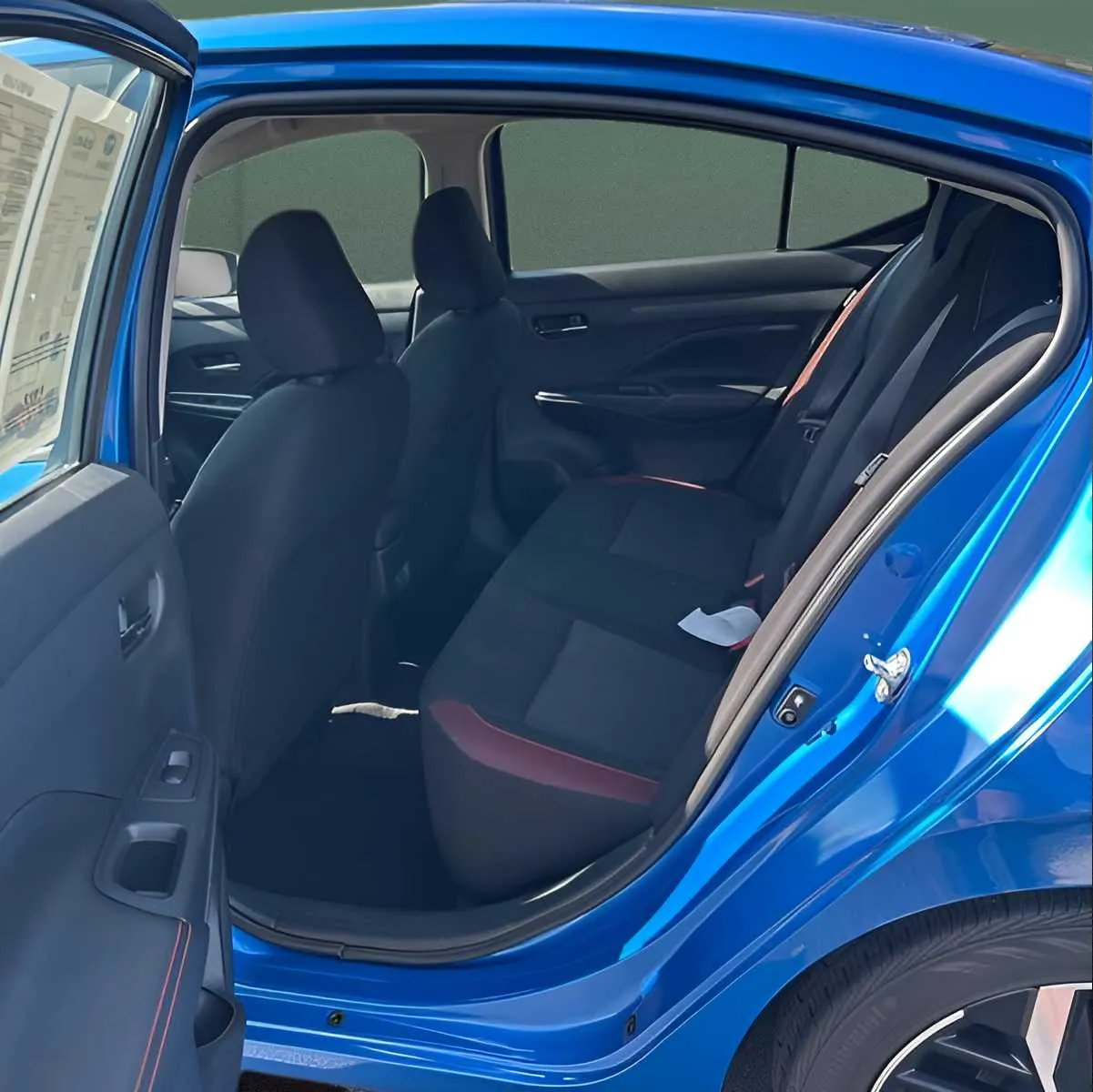 Nissan Versa photo 4