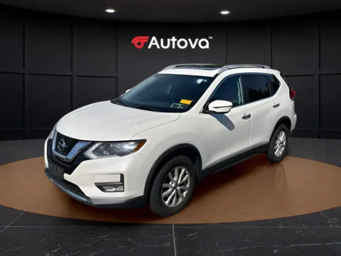 White 2017 Nissan Rogue SV for sale in Forest, VA