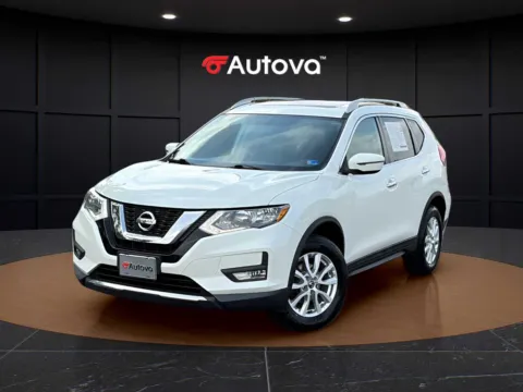 White 2017 Nissan Rogue SV for sale in Forest, VA