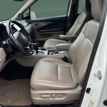 More photos of 2019 Honda Pilot EX-L at Autova - Forest, VA