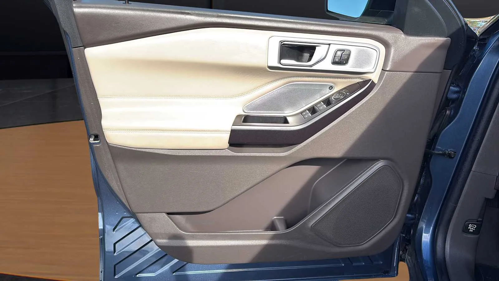 Ford Explorer photo 16