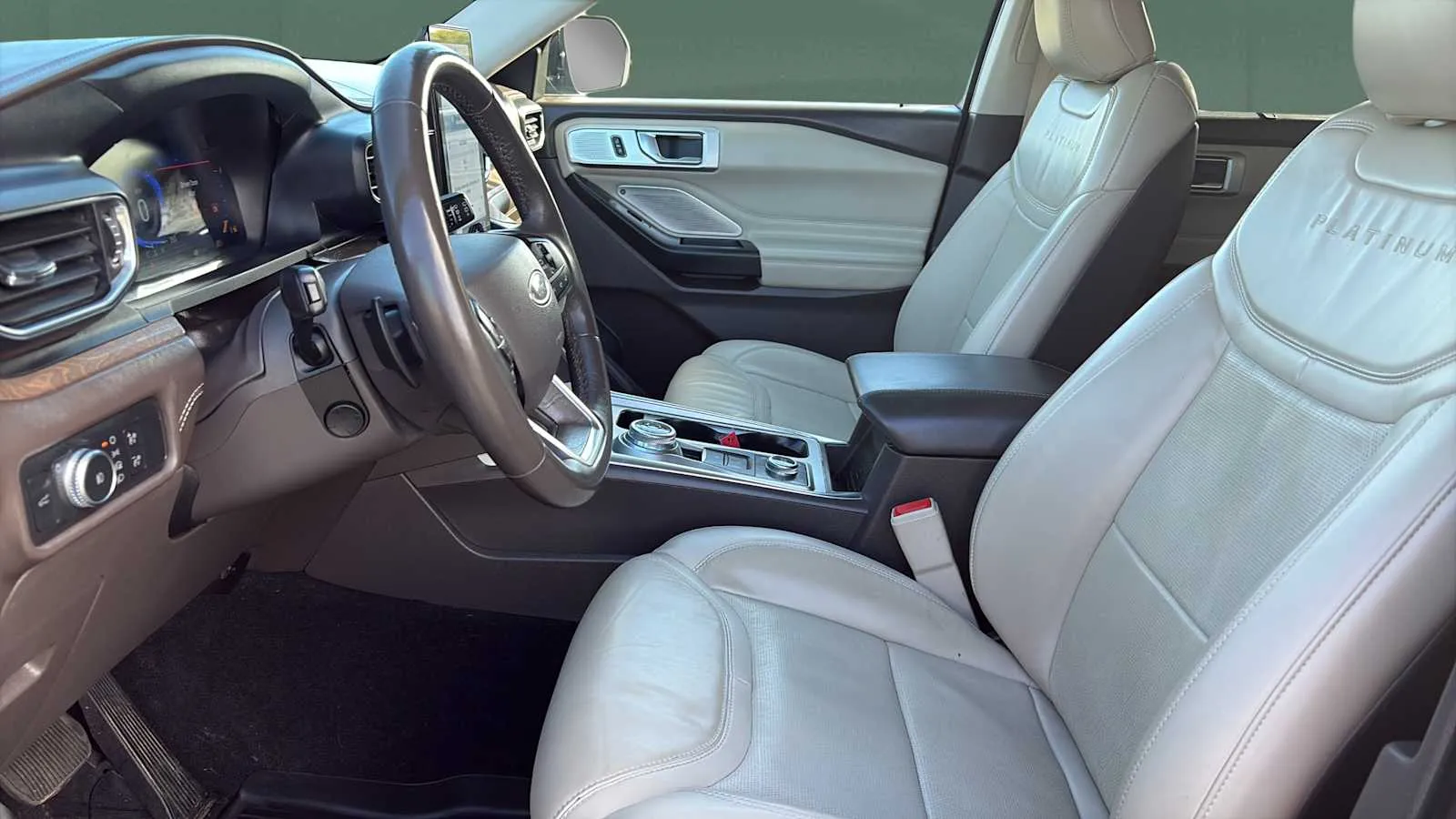 Ford Explorer photo 17