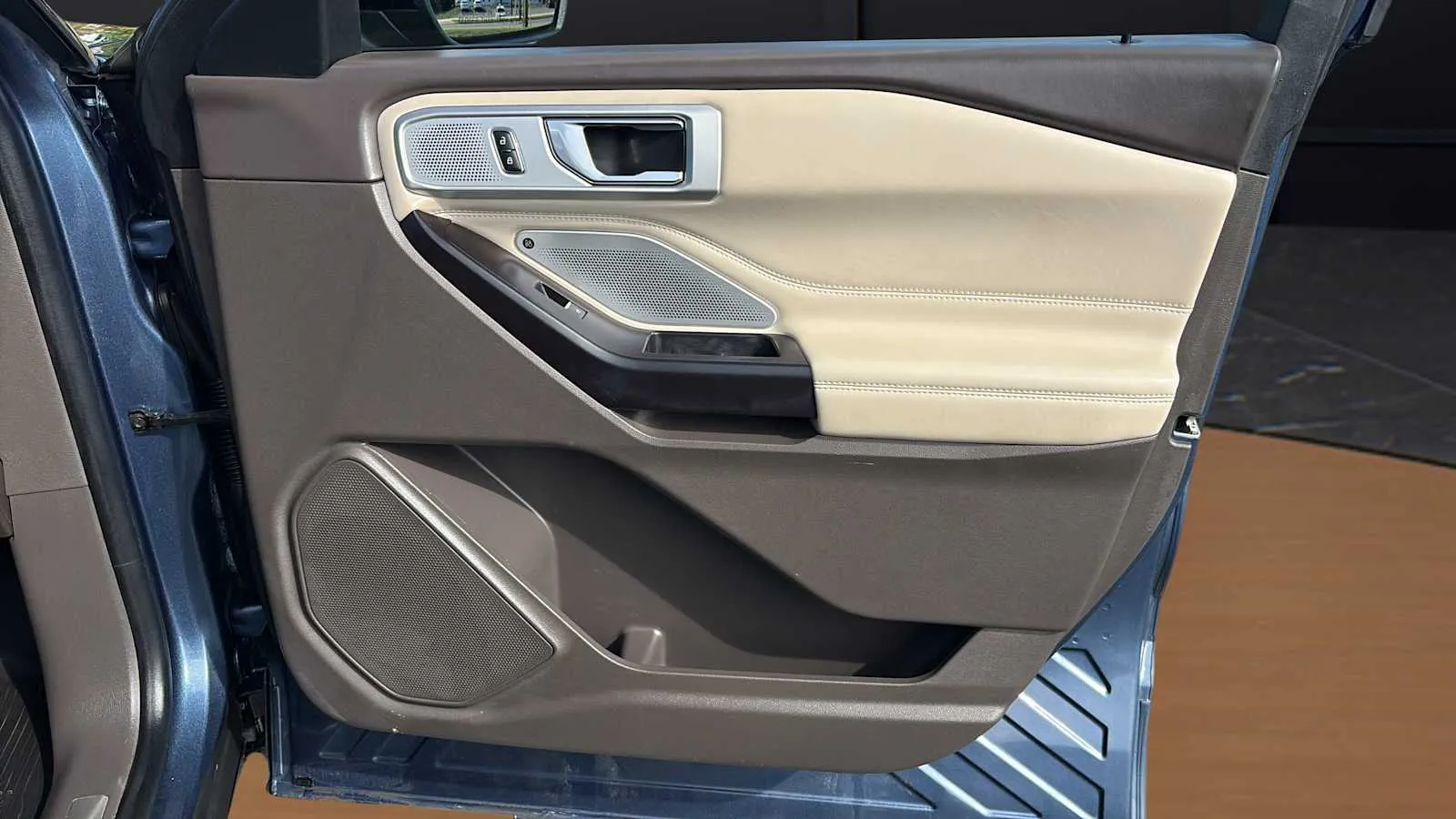 Ford Explorer photo 24