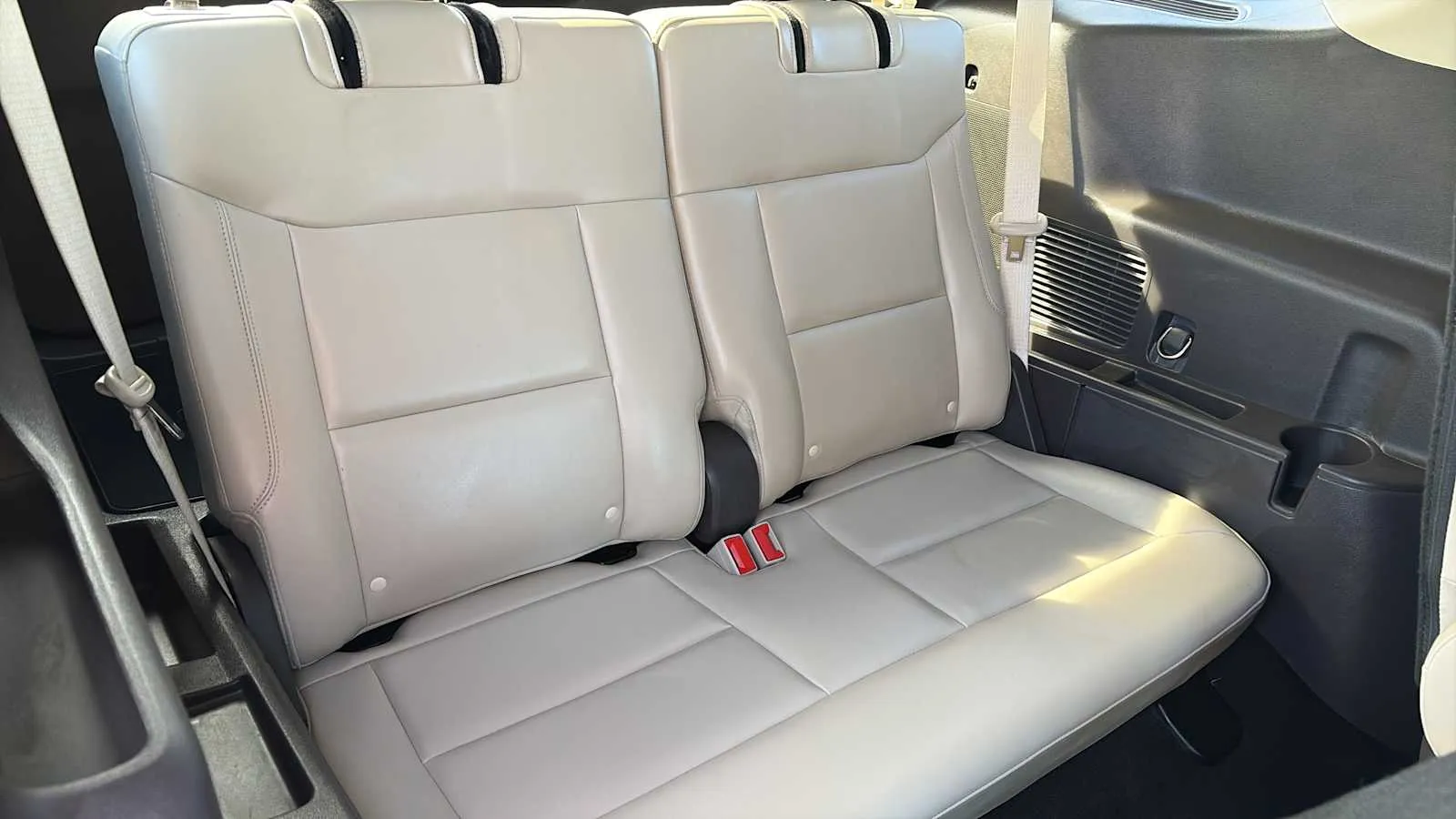 Ford Explorer photo 23