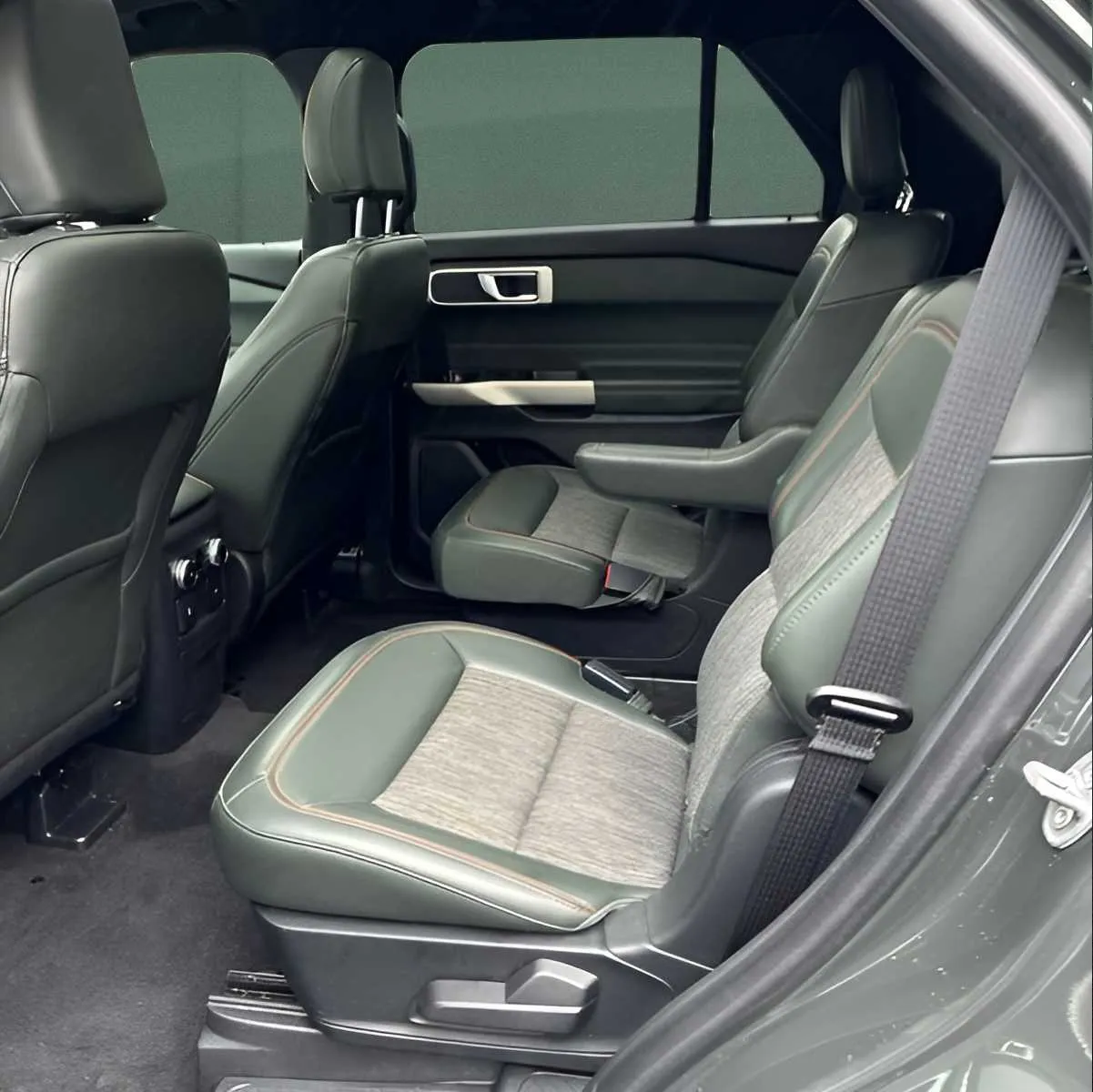 Ford Explorer photo 4