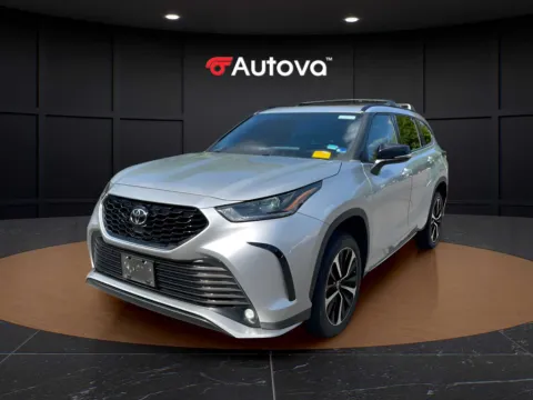Silver 2021 Toyota Highlander XSE for sale in Forest, VA