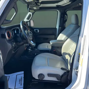 More photos of 2022 Jeep Gladiator Mojave at Autova - Forest, VA