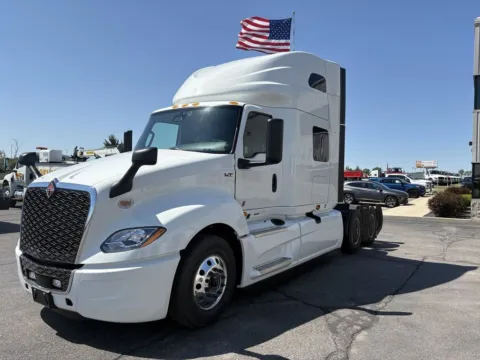 White 2027 International LT Series 625 for sale in Saginaw, MI