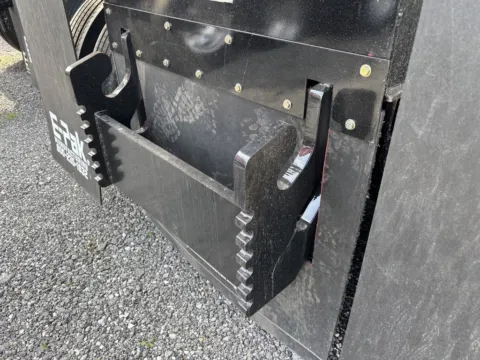 More photos of 2027 E-PAK RADIUS at Wieland Truck & Trailer - Saginaw, MI