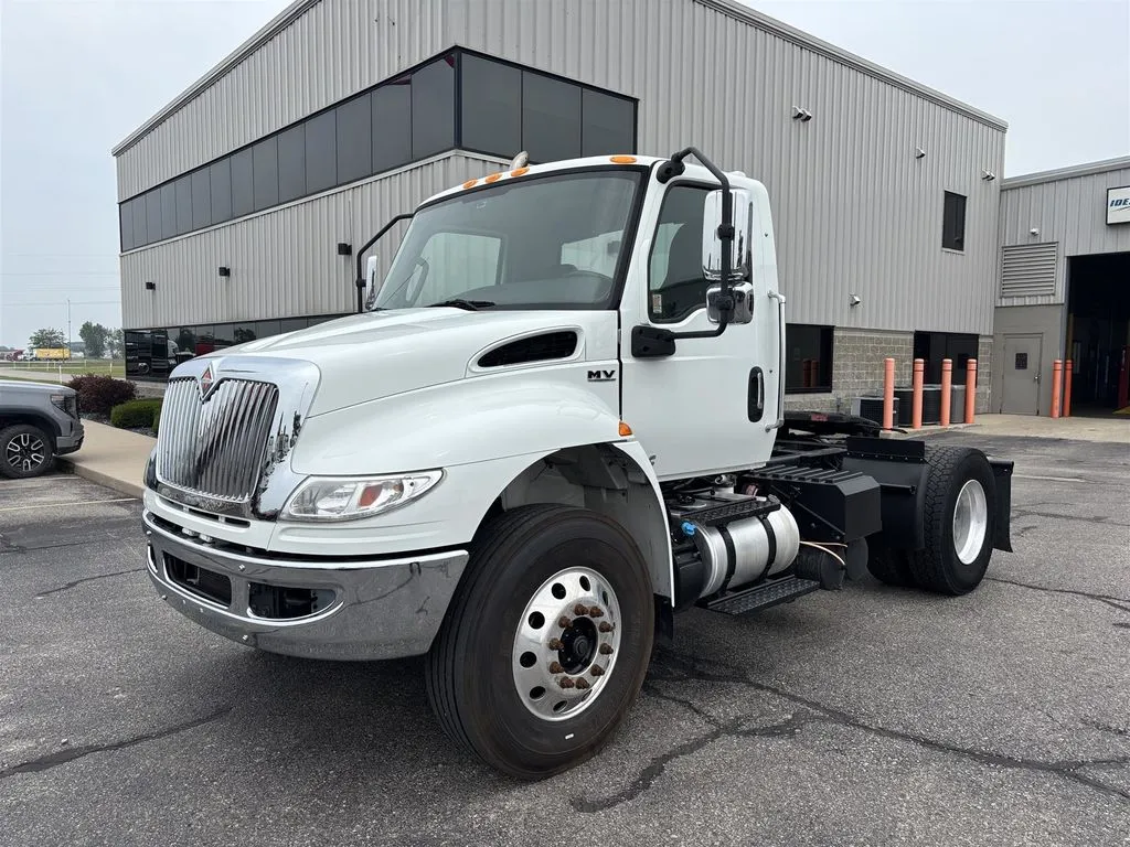 White 2019 International MV Series 607 for sale in Saginaw, MI
