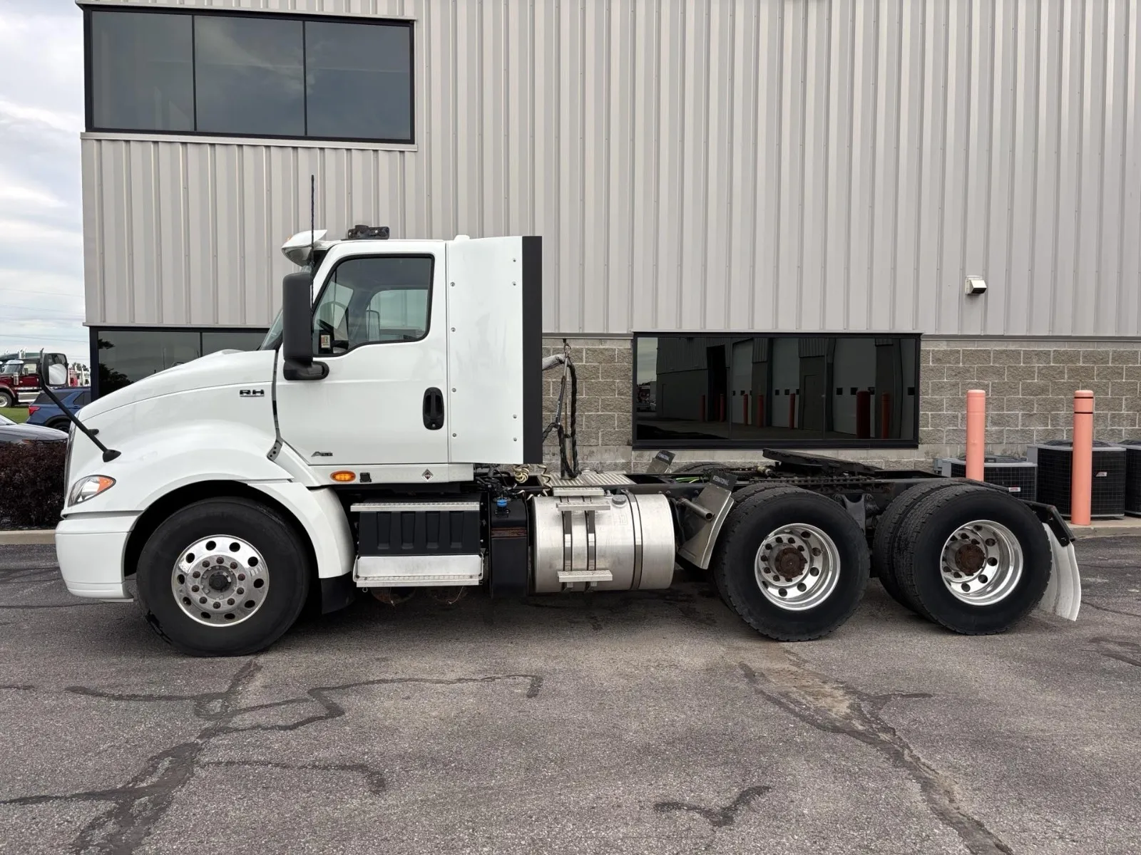 More photos of 2022 International RH Series 613 at Wieland Truck & Trailer - Saginaw, MI