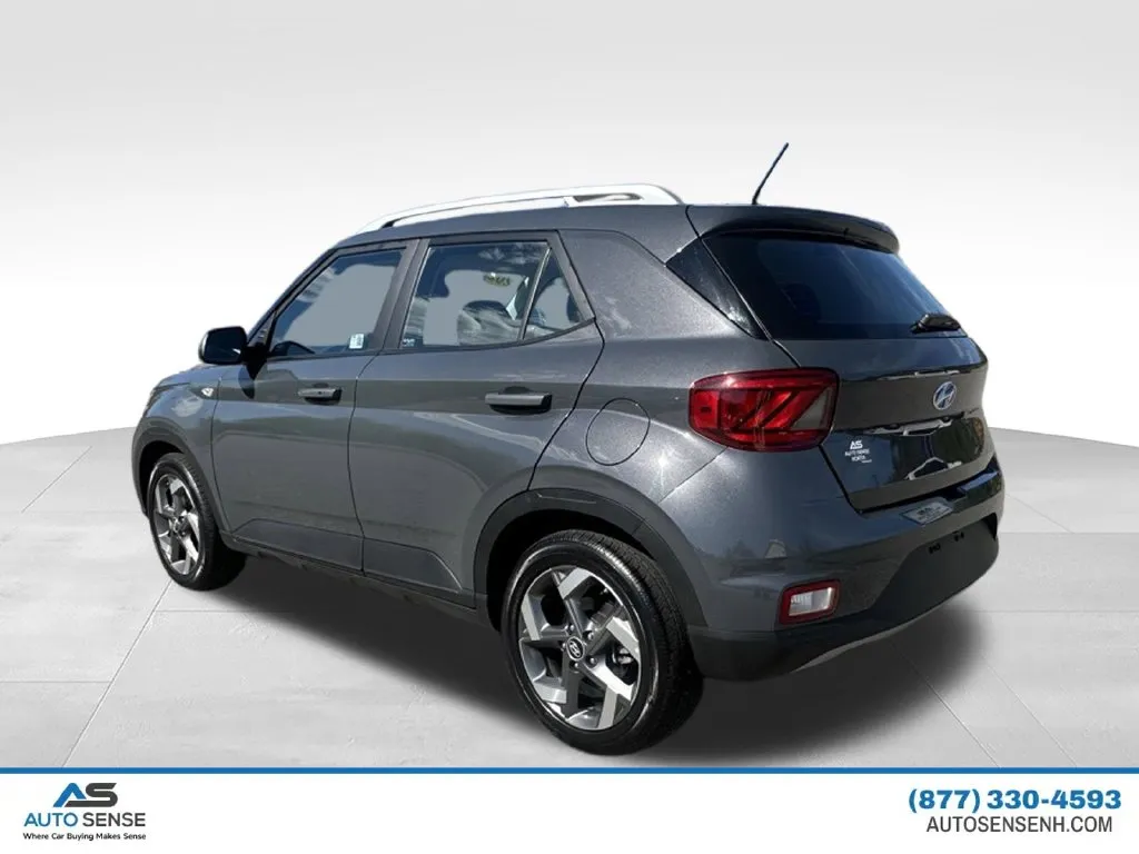 2025 Hyundai Venue SEL - Photo 3