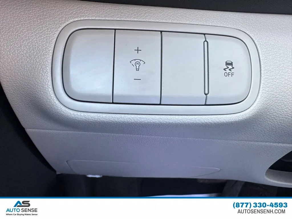 2025 Hyundai Venue SEL - Photo 23