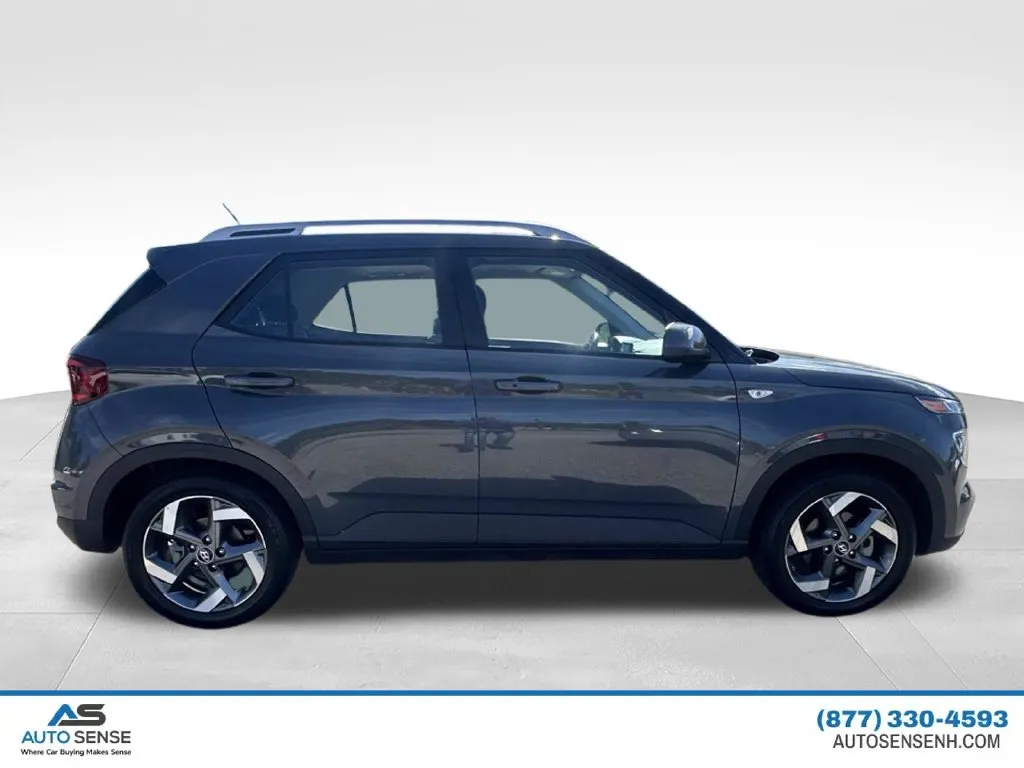 2025 Hyundai Venue SEL - Photo 6