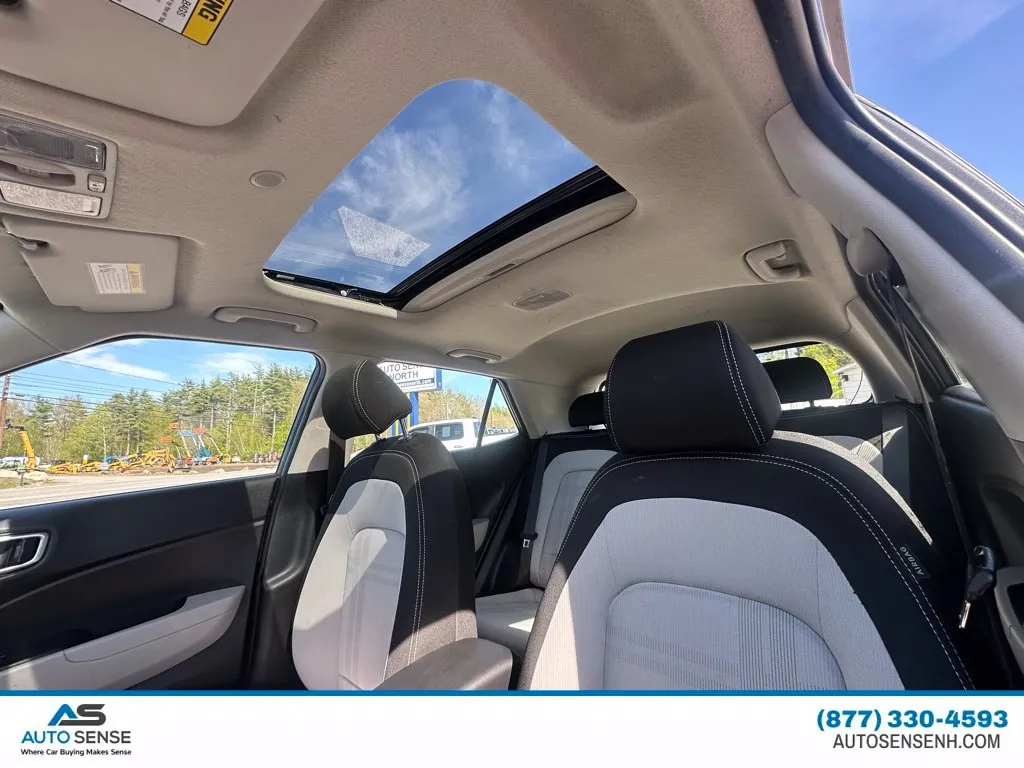 2025 Hyundai Venue SEL - Photo 25