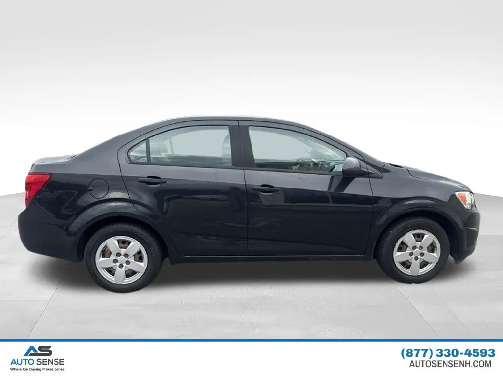 2014 Chevrolet Sonic LS - Photo 8