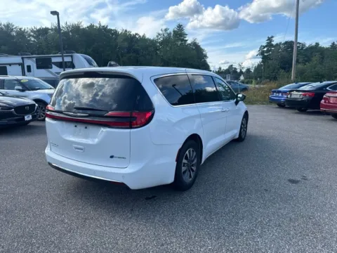 More photos of 2024 Chrysler Pacifica Hybrid Select at Auto Sense North, NH