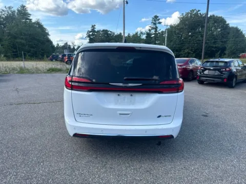 More photos of 2024 Chrysler Pacifica Hybrid Select at Auto Sense North, NH