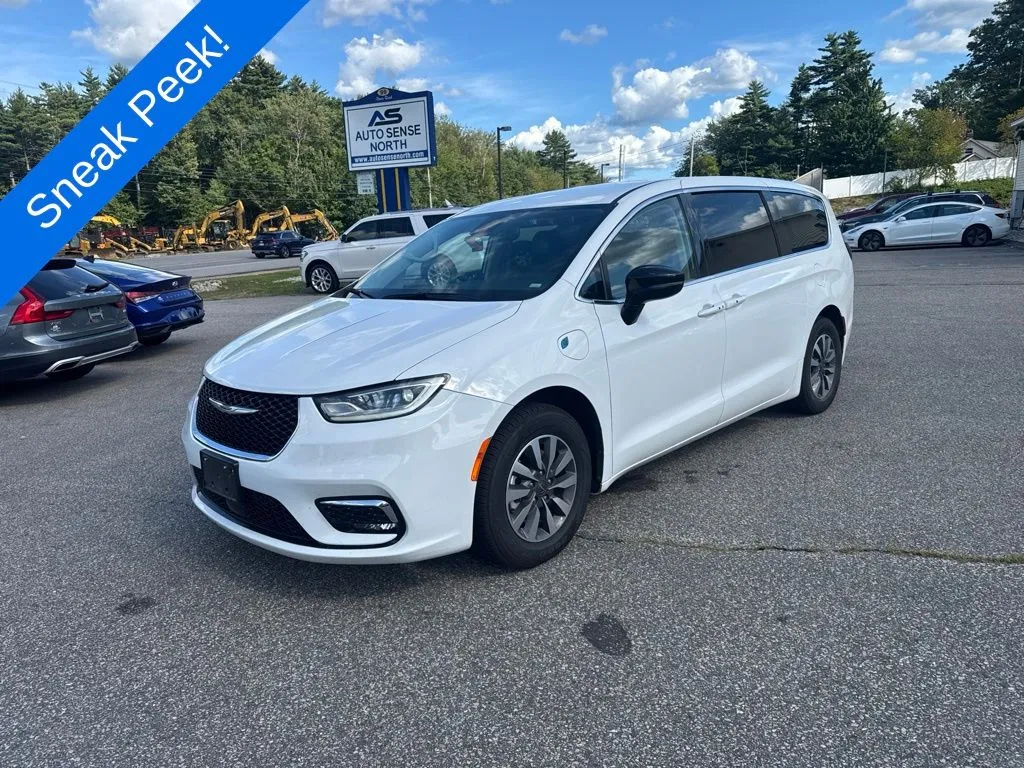 White 2024 Chrysler Pacifica Hybrid Select for sale in Chichester, NH