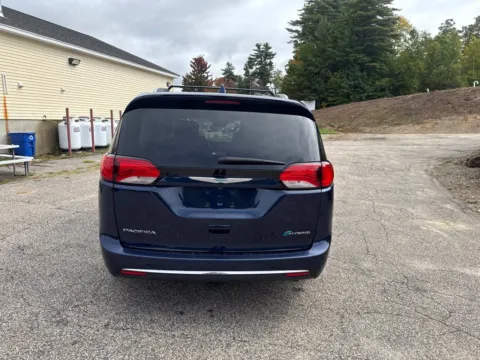 More photos of 2018 Chrysler Pacifica Hybrid Limited at Auto Sense North, NH