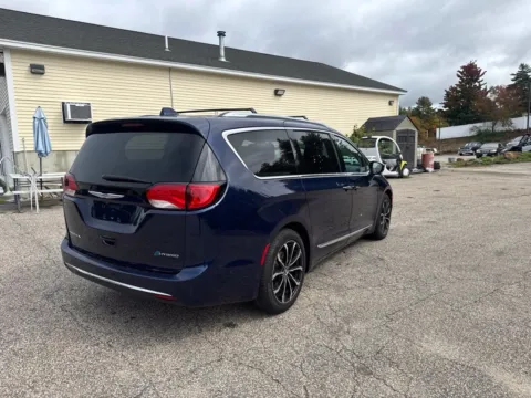 More photos of 2018 Chrysler Pacifica Hybrid Limited at Auto Sense North, NH
