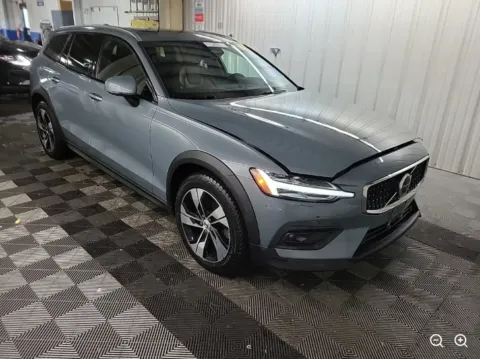 More photos of 2024 Volvo V60 Cross Country B5 Plus at Auto Sense North, NH