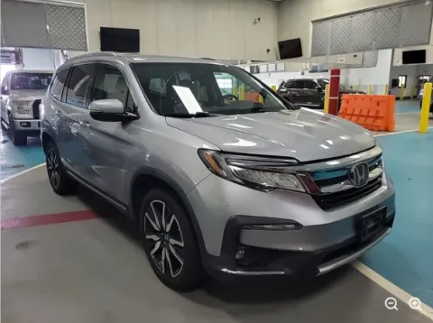 More photos of 2019 Honda Pilot Touring at Auto Sense North, NH