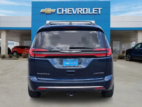 More photos of 2023 Chrysler Pacifica Limited at Mike Terry Chevrolet GMC Mexia, TX
