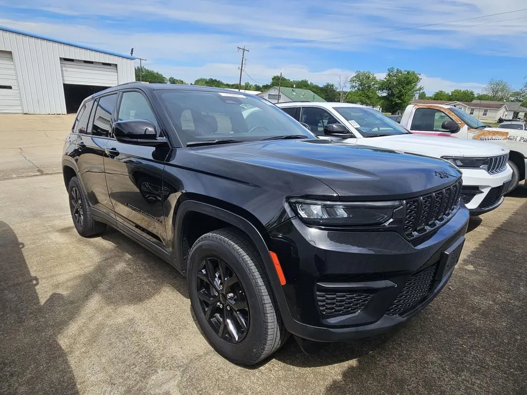 Black 2024 Jeep Grand Cherokee Altitude for sale in Mexia, TX