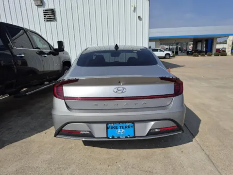 More photos of 2023 Hyundai Sonata SE at Mike Terry Chevrolet GMC Mexia, TX