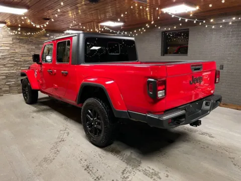 More photos of 2022 Jeep Gladiator Sport at Kurt Johnson Auto Sales & Service, PA