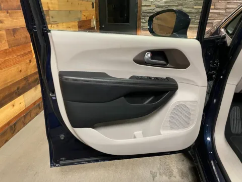 More photos of 2018 Chrysler Pacifica Touring L Plus at Kurt Johnson Auto Sales & Service, PA