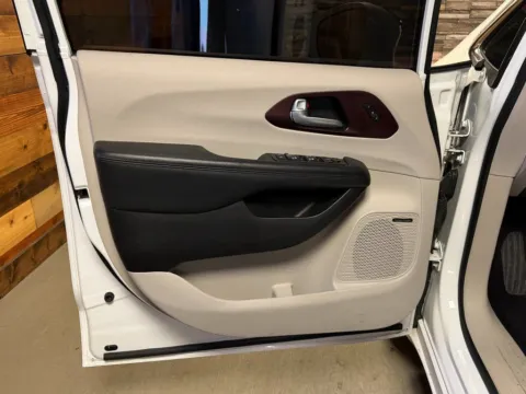 More photos of 2017 Chrysler Pacifica Limited at Kurt Johnson Auto Sales & Service, PA