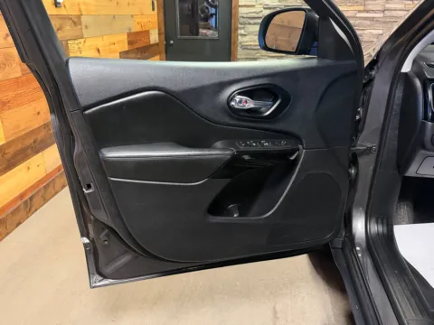 More photos of 2021 Jeep Cherokee Altitude at Kurt Johnson Auto Sales & Service, PA