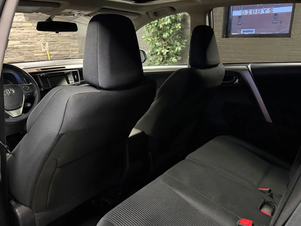 2015 Toyota RAV4 XLE - Photo 10