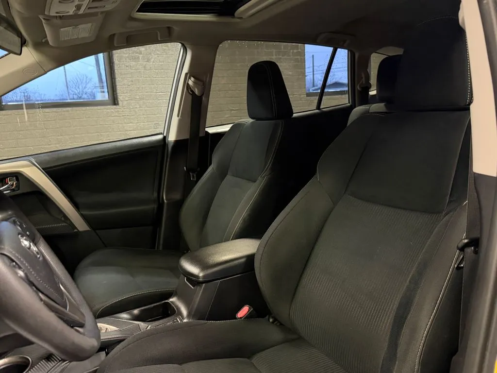 2015 Toyota RAV4 XLE - Photo 8