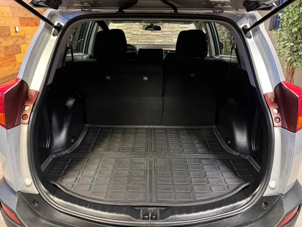 2015 Toyota RAV4 XLE - Photo 13