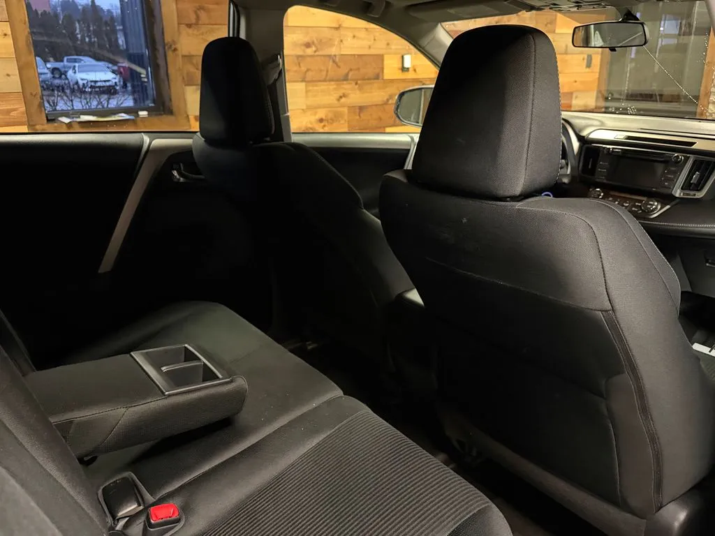 2015 Toyota RAV4 XLE - Photo 17