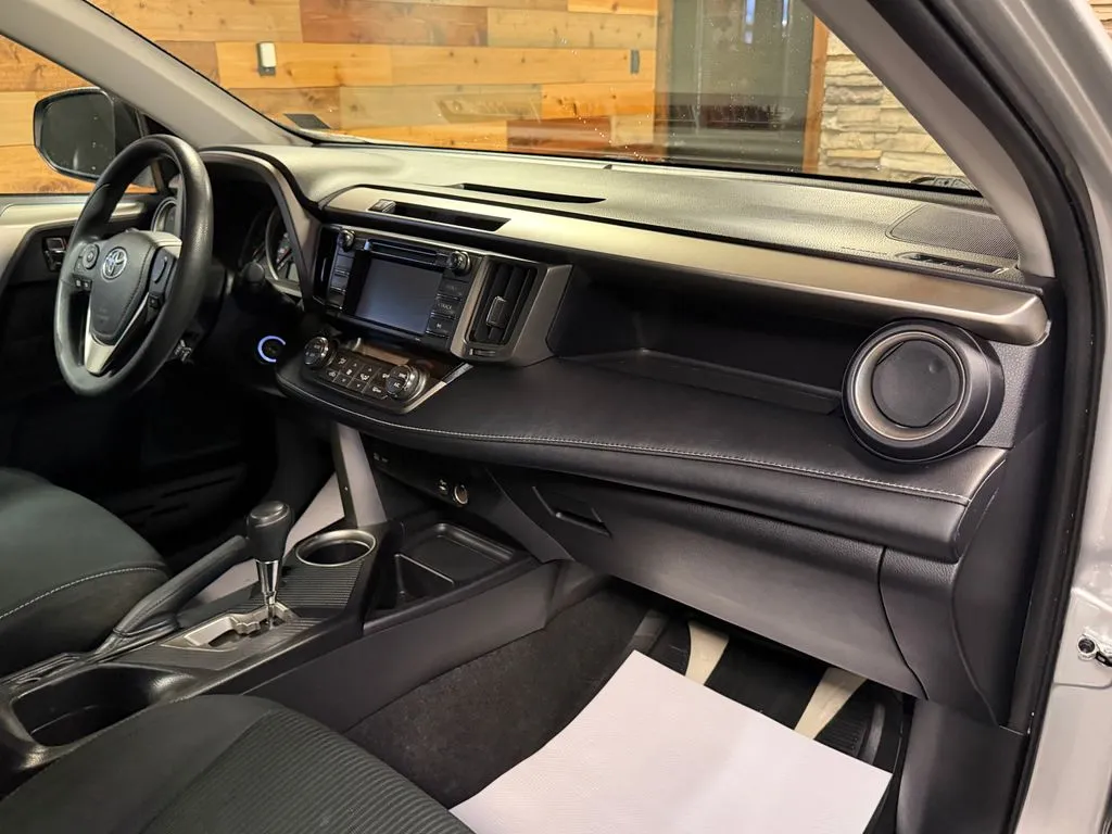 2015 Toyota RAV4 XLE - Photo 21
