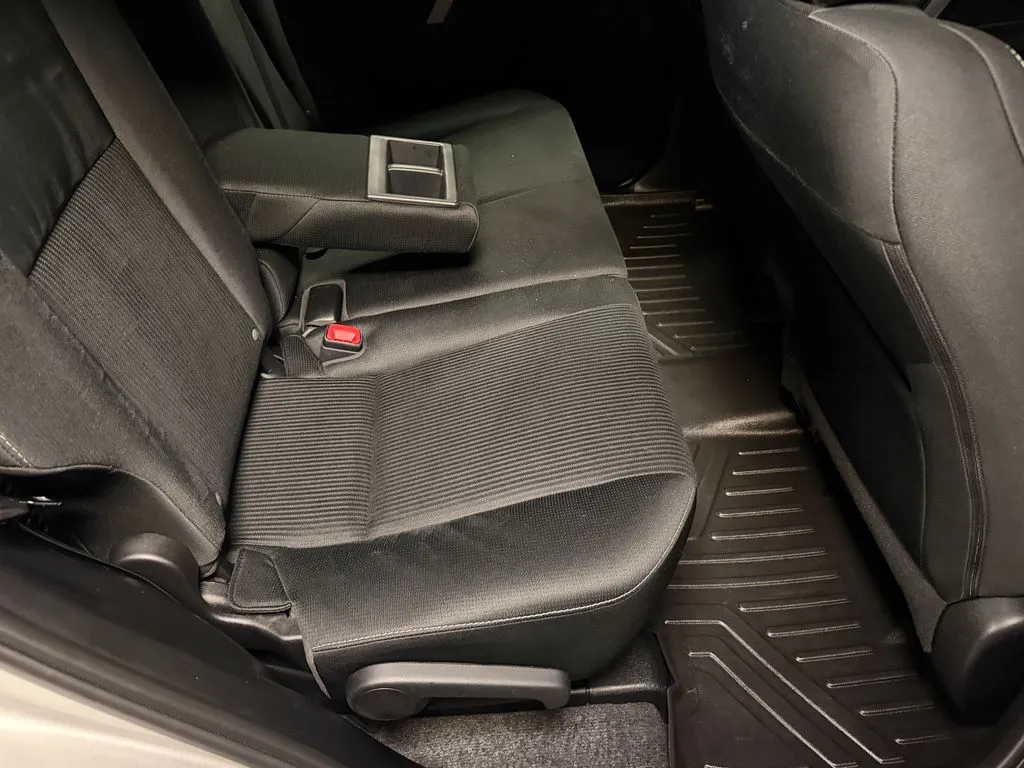 2015 Toyota RAV4 XLE - Photo 16