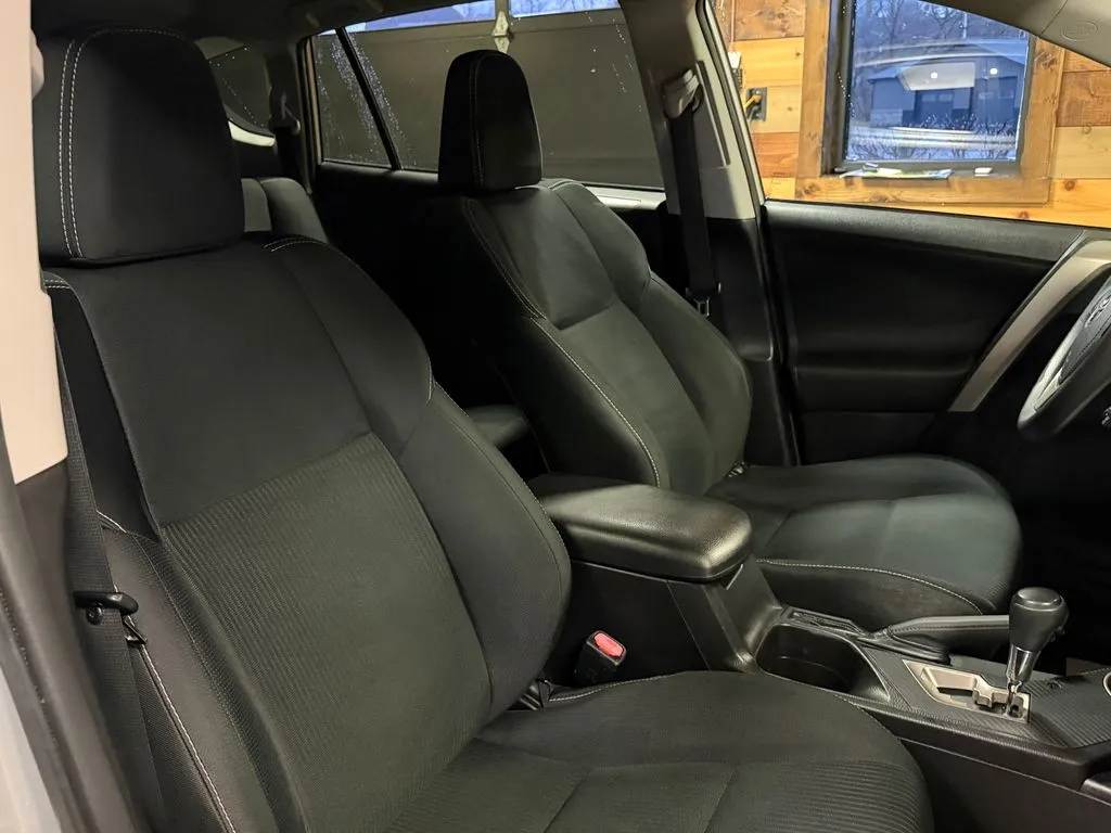 2015 Toyota RAV4 XLE - Photo 19
