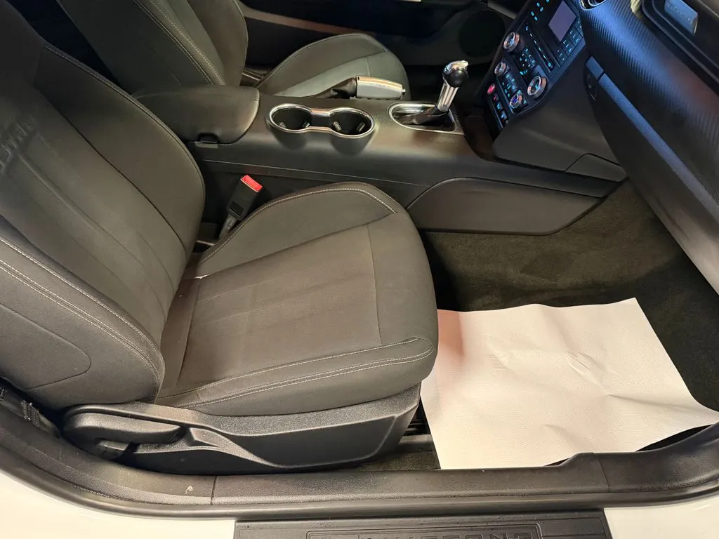 2018 Ford Mustang EcoBoost - Photo 13