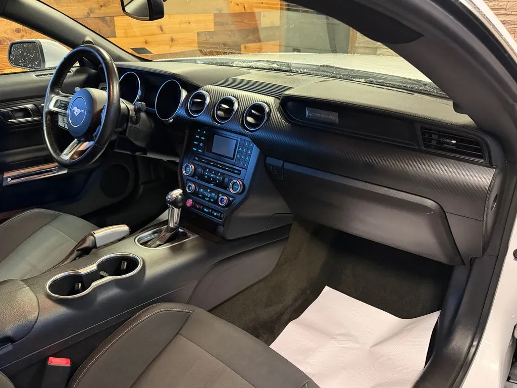 2018 Ford Mustang EcoBoost - Photo 14