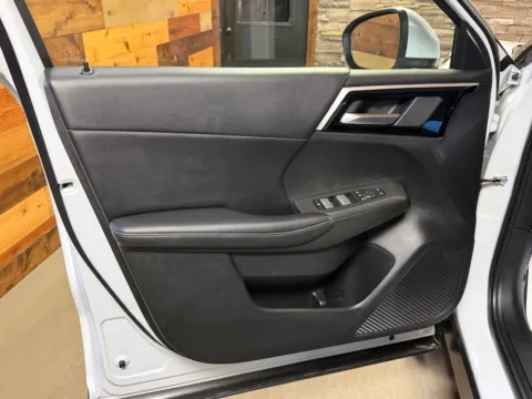 More photos of 2023 Mitsubishi Outlander SE at Kurt Johnson Auto Sales & Service, PA