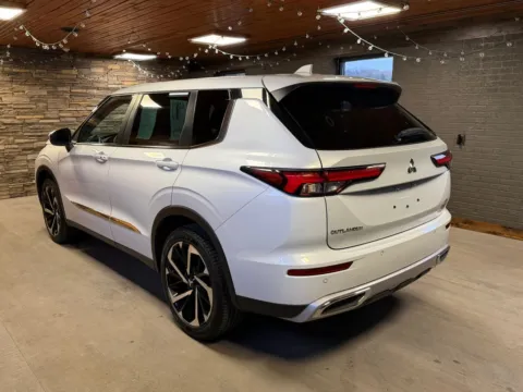 More photos of 2023 Mitsubishi Outlander SE at Kurt Johnson Auto Sales & Service, PA